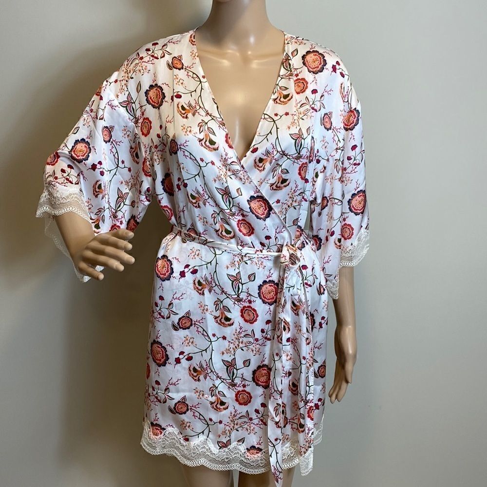 Chelsea satin floral print lace trim robe size S